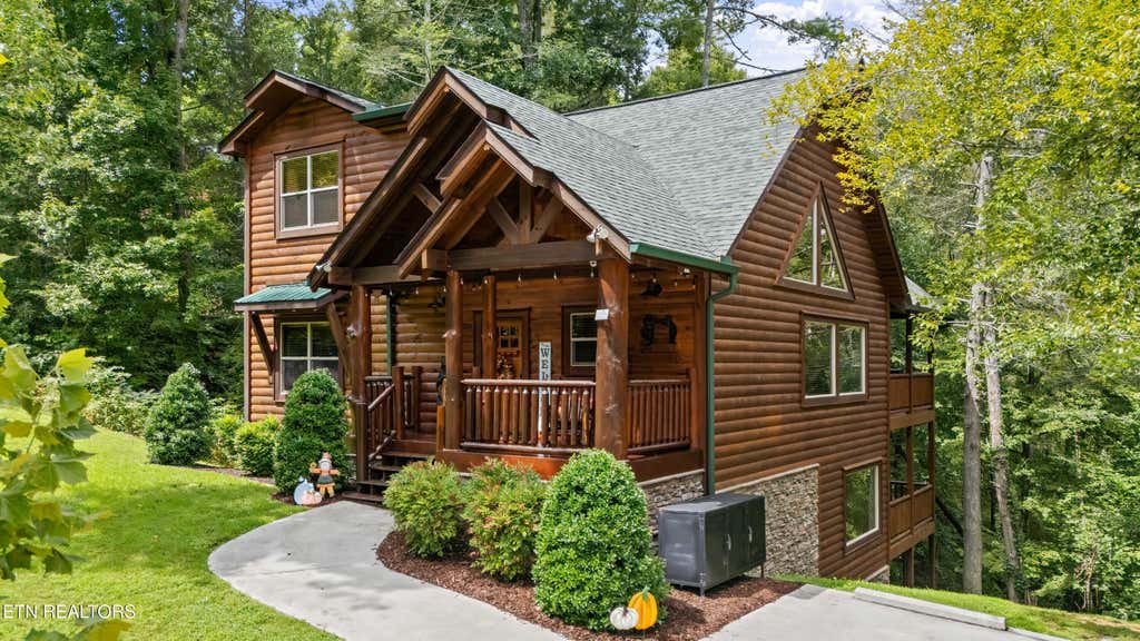 Photo of 2706 Owls Cove Way, Sevierville, TN 37862 (MLS # 1352824)
