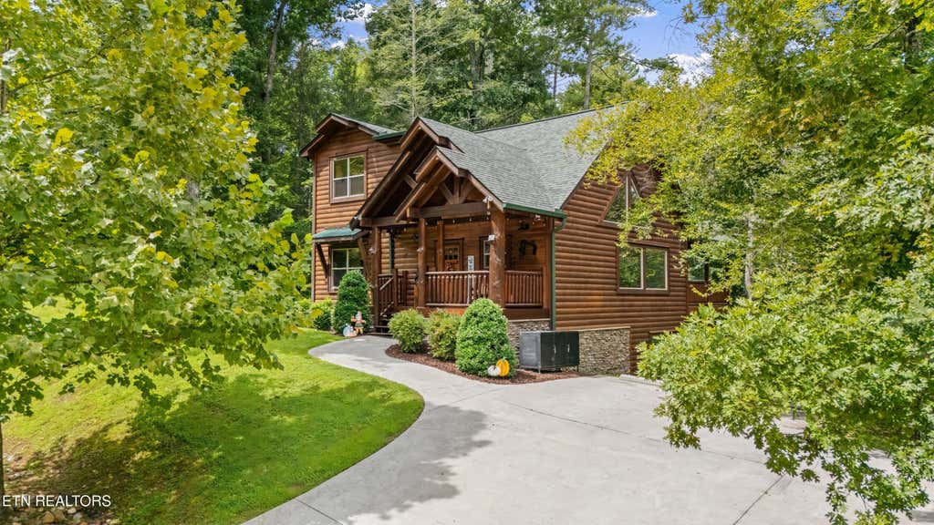 Photo of 2706 Owls Cove Way, Sevierville, TN 37862 (MLS # 1352824)