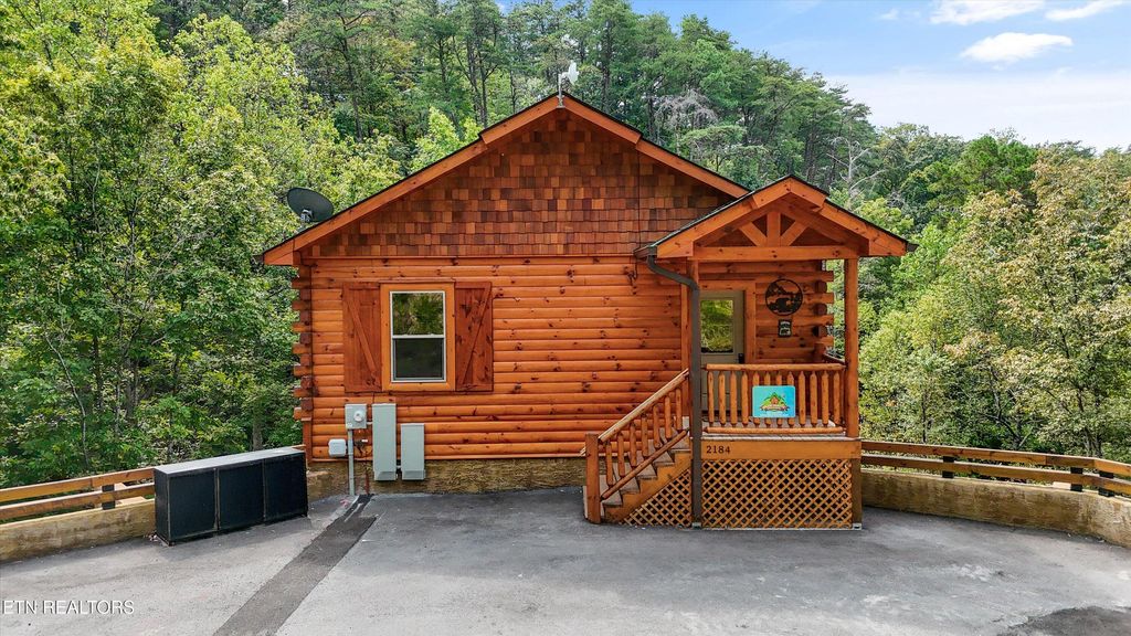 Photo of 2184 Bear Haven Way, Sevierville, TN 37862 (MLS # 1315855)