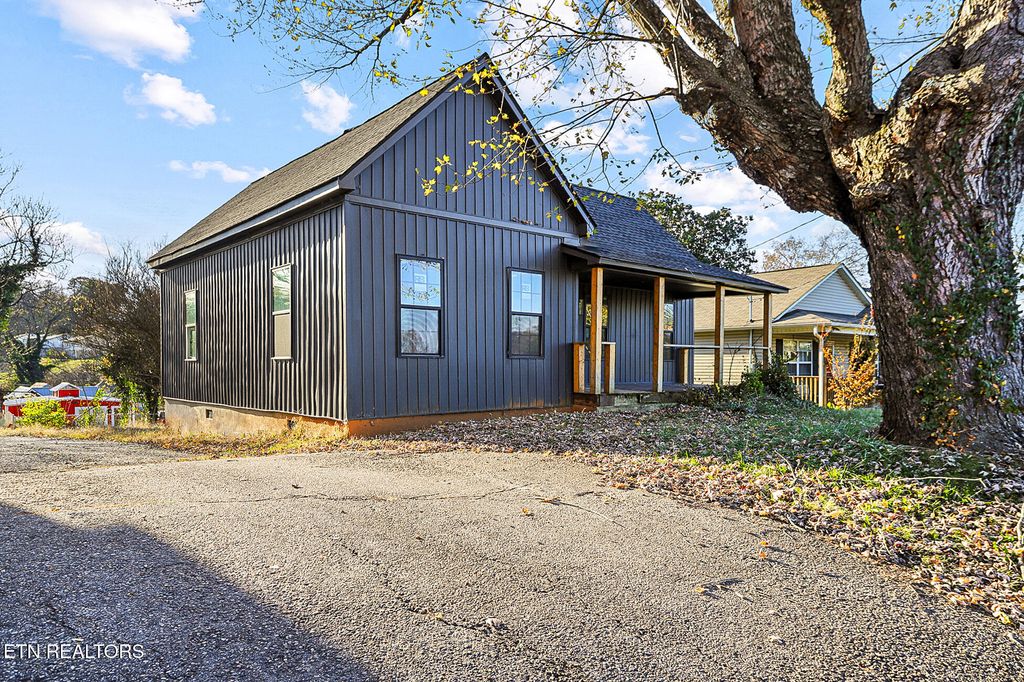 Photo of 2127 Sevier Ave, Knoxville, TN 37920 (MLS # 1322032)