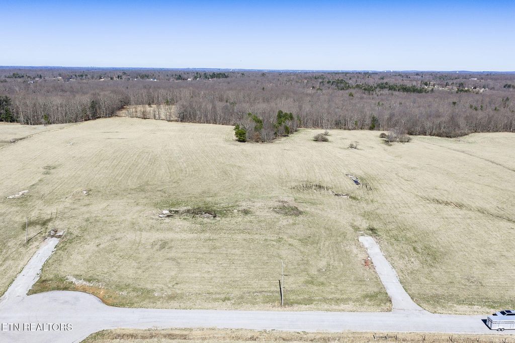 Photo of 4 Nicholson Drive, Crossville, TN 38572 (MLS # 1331375)