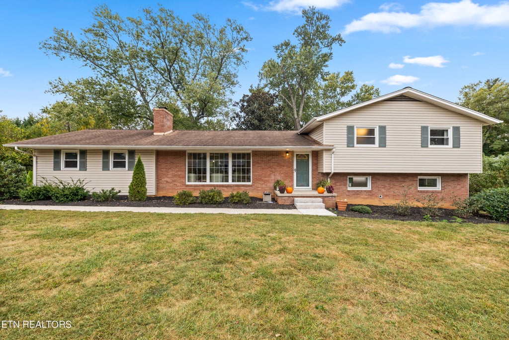 Photo of 7012 Gainesborough Drive, Knoxville, TN 37909 (MLS # 1242060)