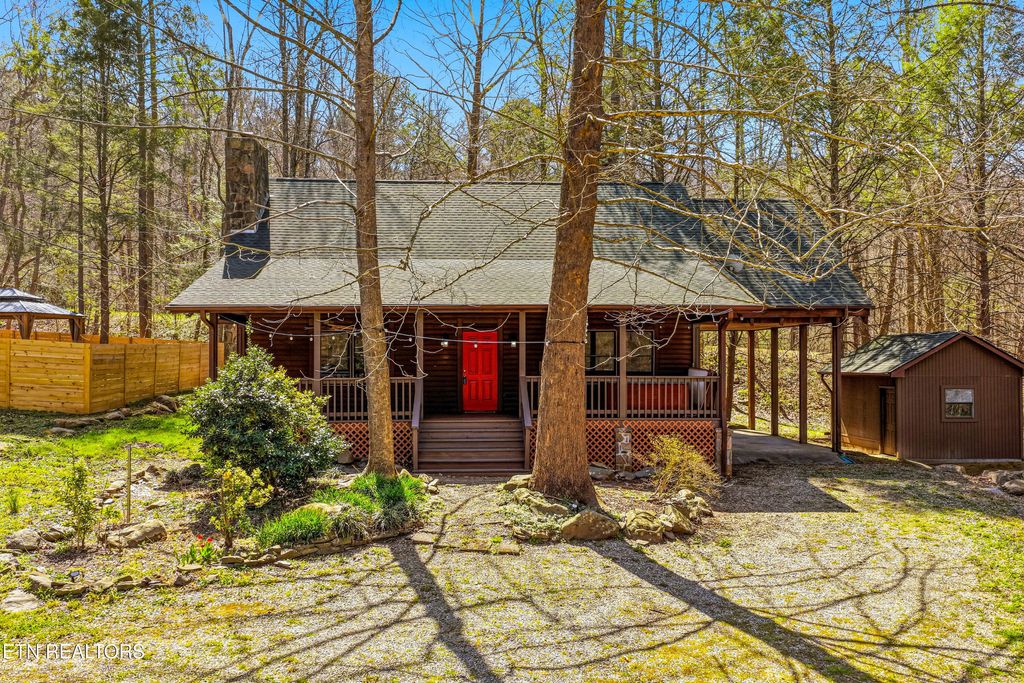 Photo of 4432 E Scenic Drive, Gatlinburg, TN 37738 (MLS # 1334620)
