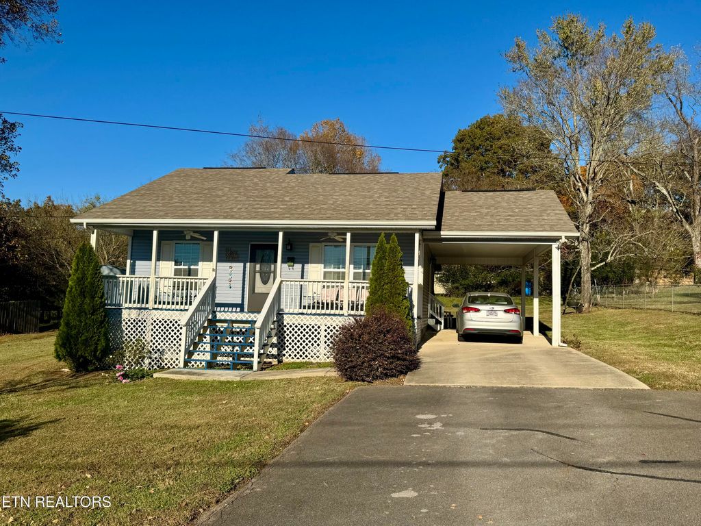 Photo of 203 Simmons Rd, Loudon, TN 37774 (MLS # 1322655)