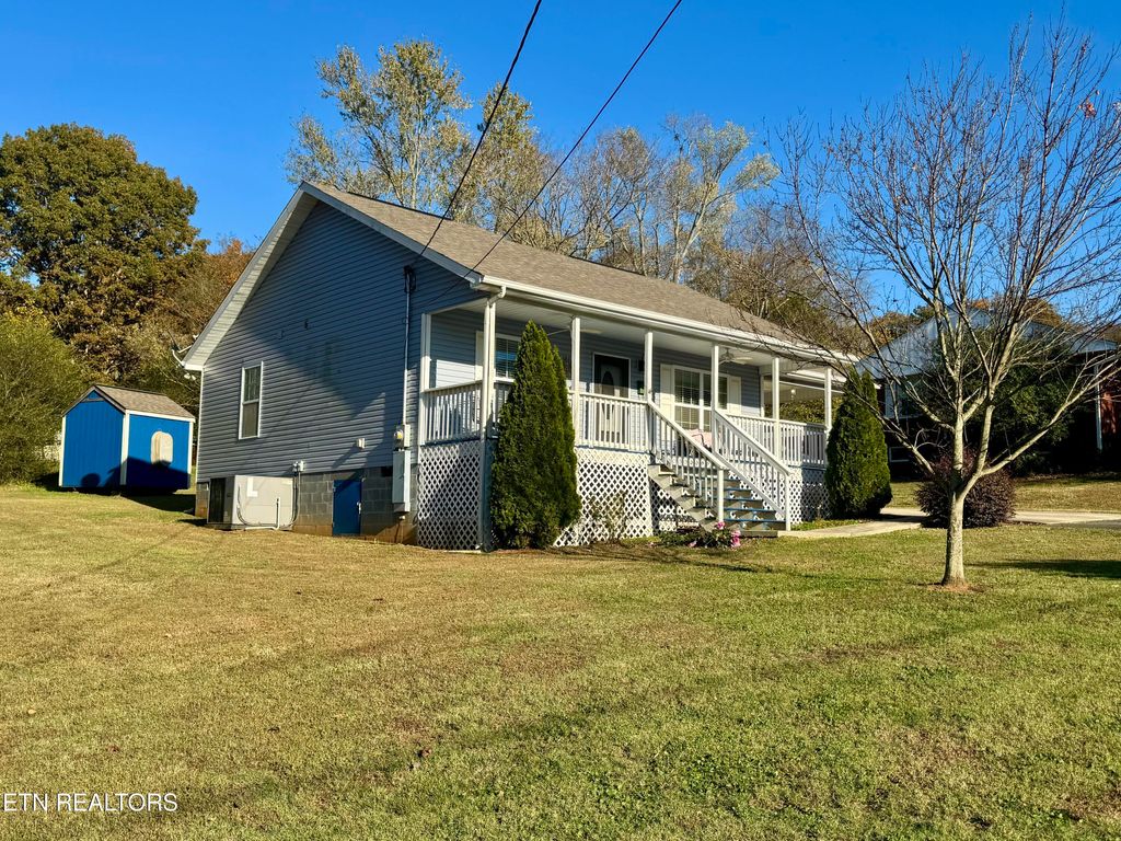 Photo of 203 Simmons Rd, Loudon, TN 37774 (MLS # 1322655)