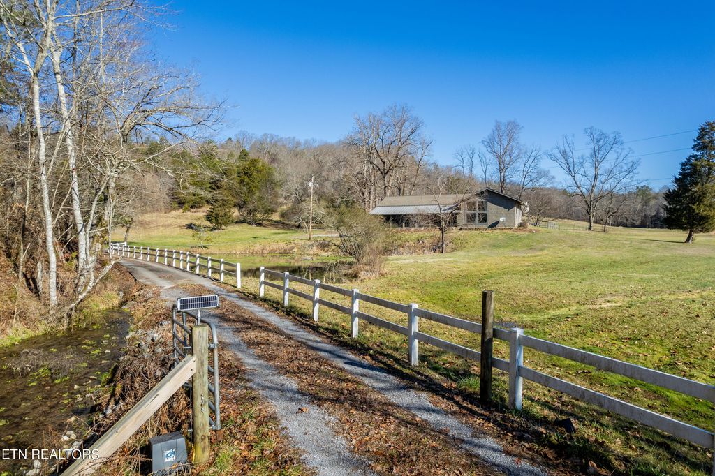Photo of 1355 Glover Rd, Rockford, TN 37853 (MLS # 1251729)