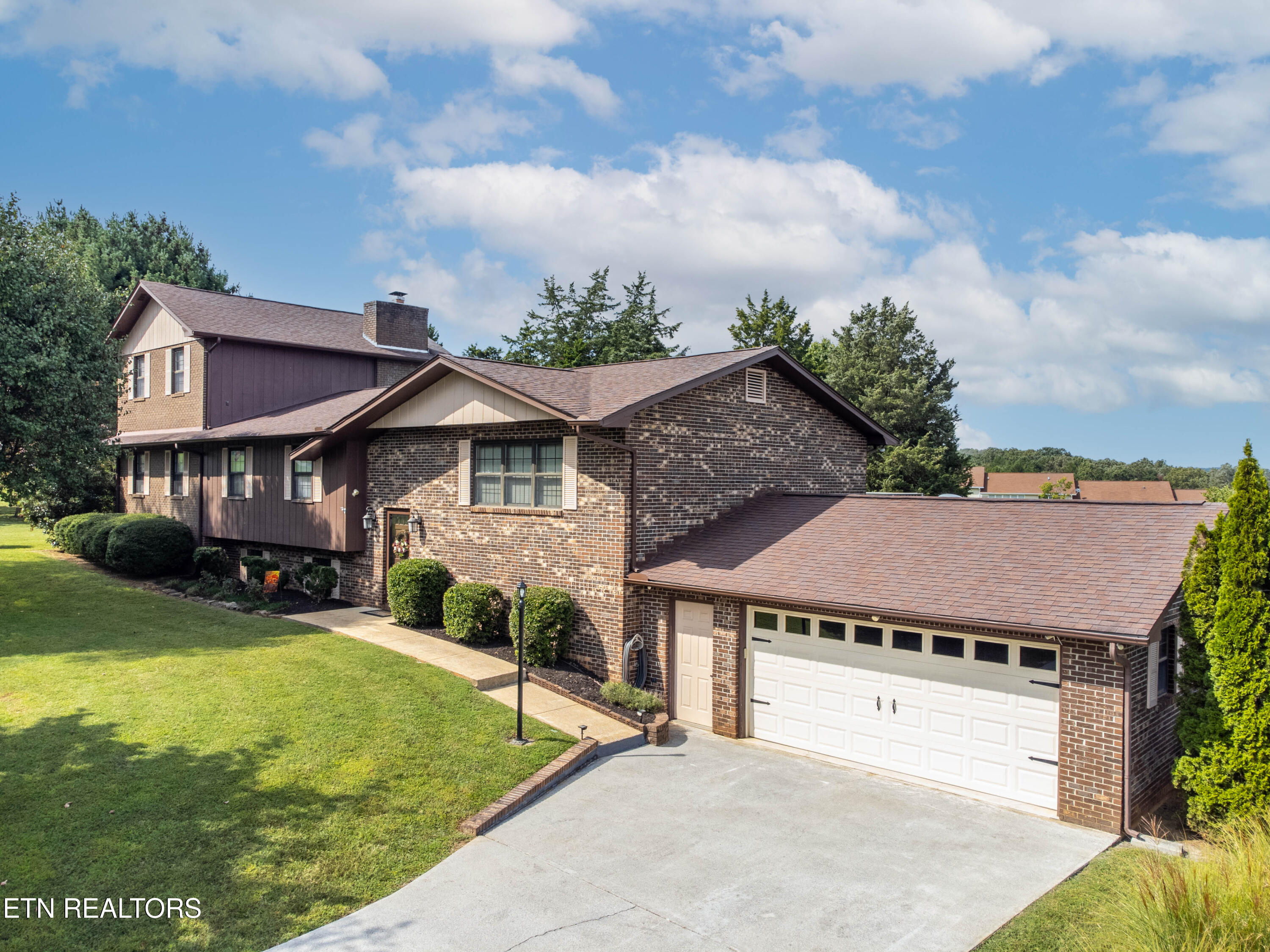 498 Montcrest Drive