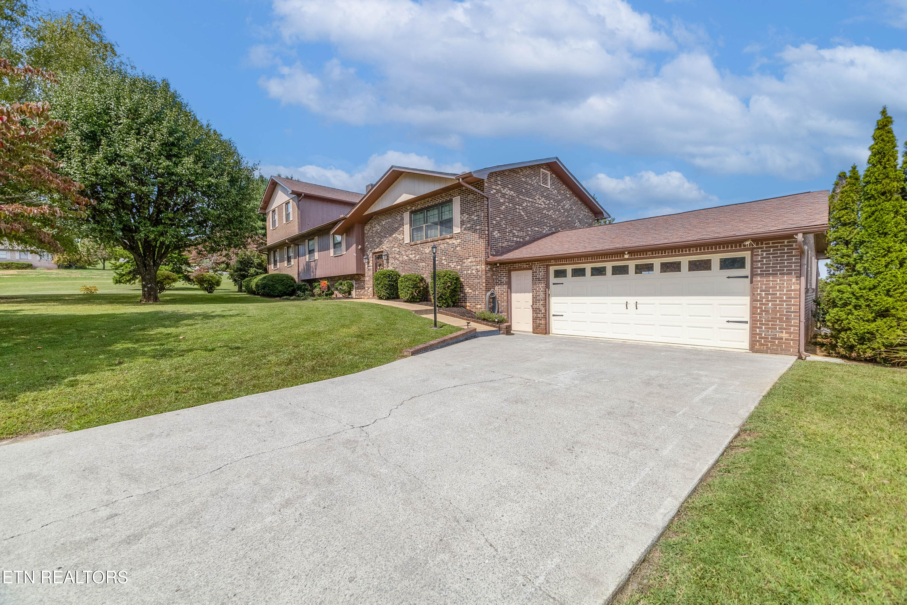 498 Montcrest Drive