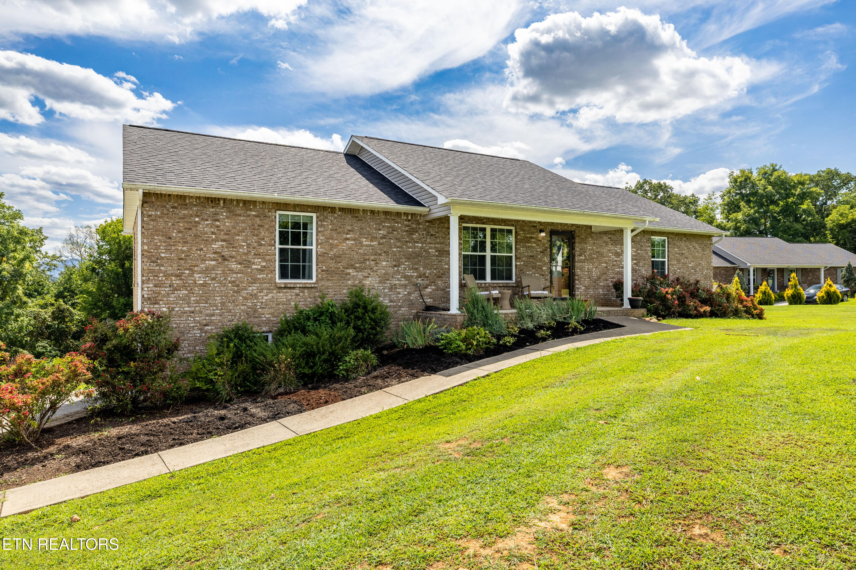 810 River Cliff Drive