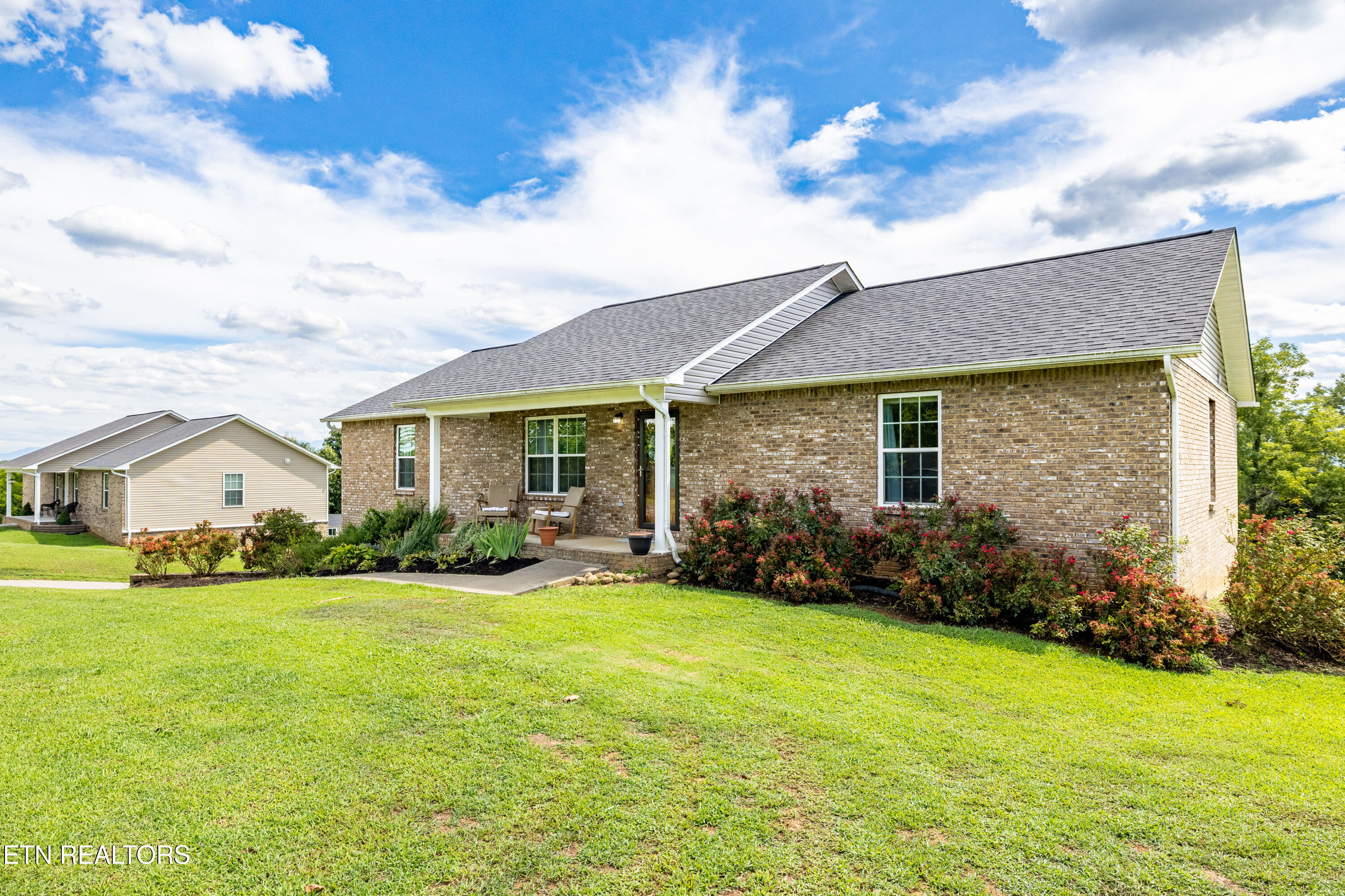 810 River Cliff Drive