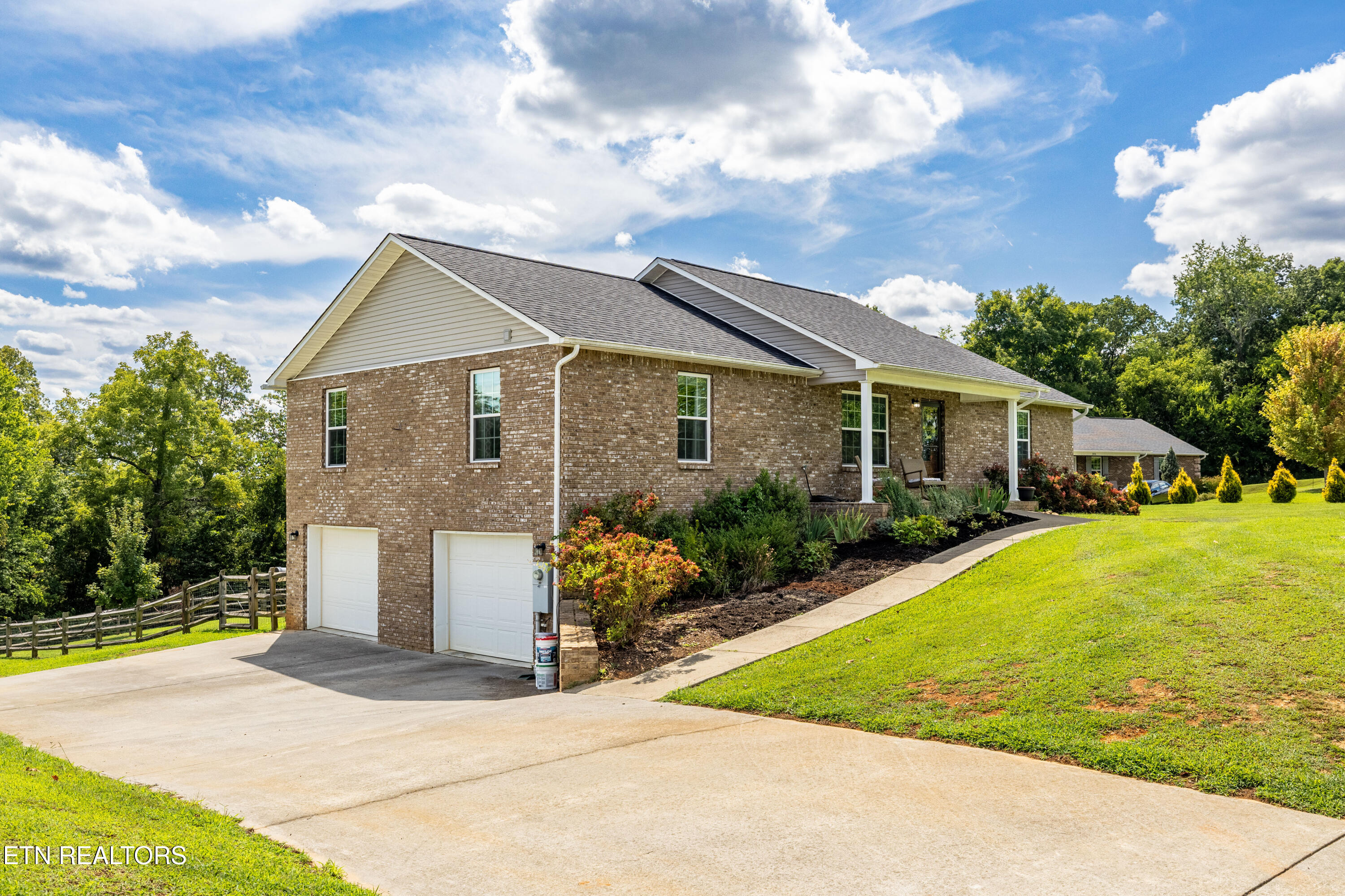 810 River Cliff Drive