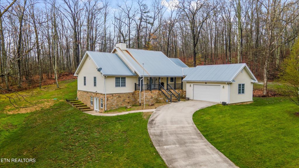 Photo of 2143 Renegade Mountain Pkwy, Crab Orchard, TN 37723 (MLS # 1296686)