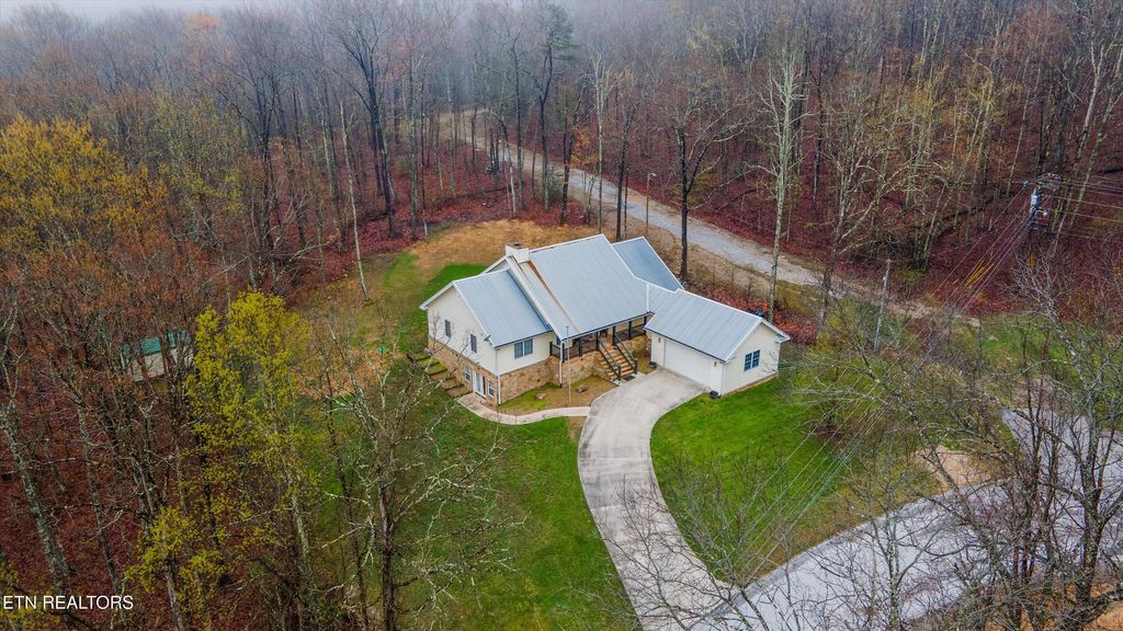 Photo of 2143 Renegade Mountain Pkwy, Crab Orchard, TN 37723 (MLS # 1296686)