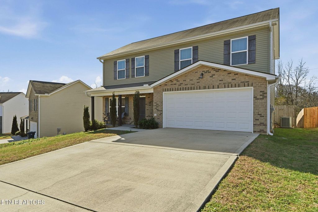 Photo of 1327 Zamora Lane, Knoxville, TN 37912 (MLS # 1325148)