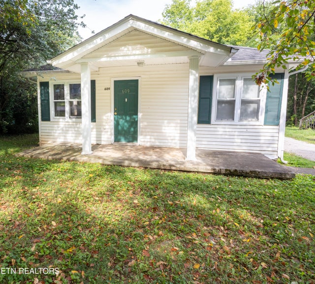 609 W Inskip Drive
