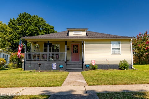Photo of 324 Glascock St, Alcoa, TN 37701 (MLS # 1354726)