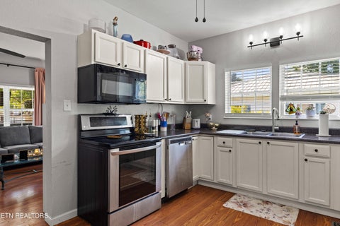 Tiny photo for 324 Glascock St, Alcoa, TN 37701 (MLS # 1354726)