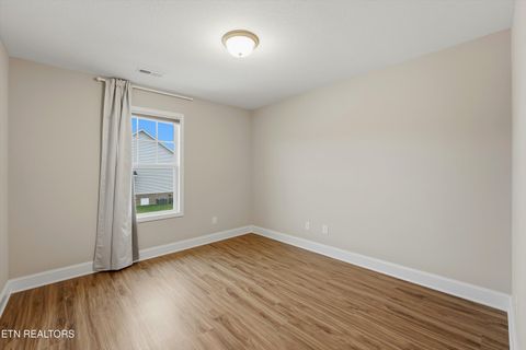 Tiny photo for 160 E Elderberry St, Oak Ridge, TN 37830 (MLS # 1333130)