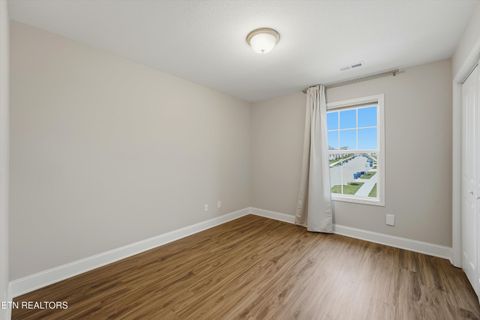 Tiny photo for 160 E Elderberry St, Oak Ridge, TN 37830 (MLS # 1333130)