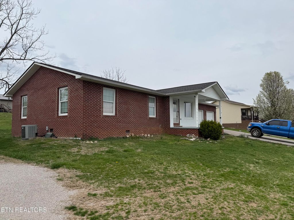 Photo of 131 Cartwright Court, New Tazewell, TN 37825 (MLS # 1295377)