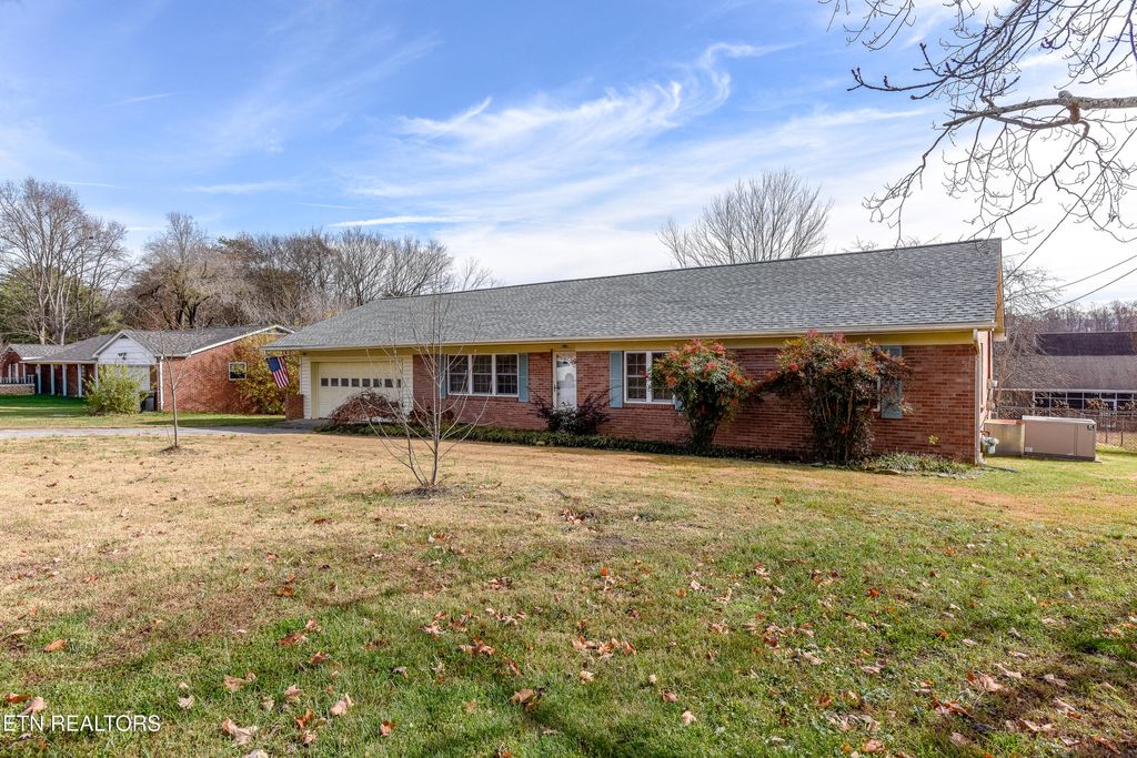 Photo of 242 Fairview School Circle, Maryville, TN 37803 (MLS # 1323114)