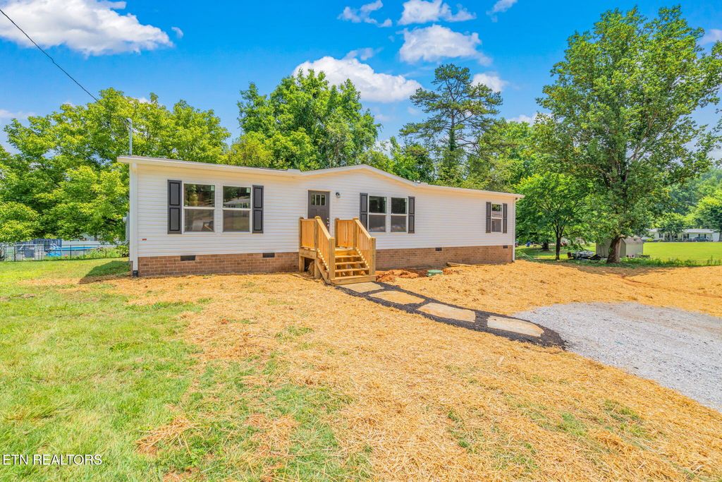 Photo of 115 Ford Ave, Harriman, TN 37748 (MLS # 1308041)