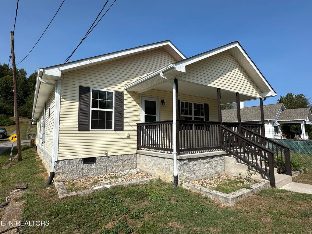 Photo of 120 Rew St, Oakdale, TN 37829 (MLS # 1276075)