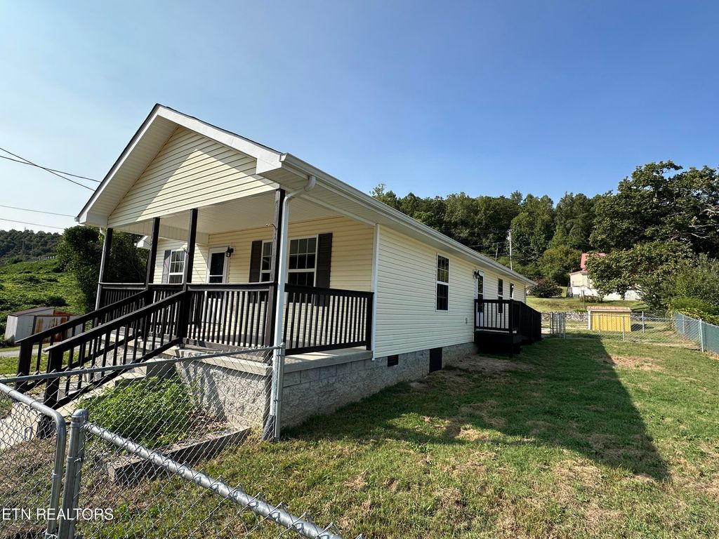 Photo of 120 Rew St, Oakdale, TN 37829 (MLS # 1276075)