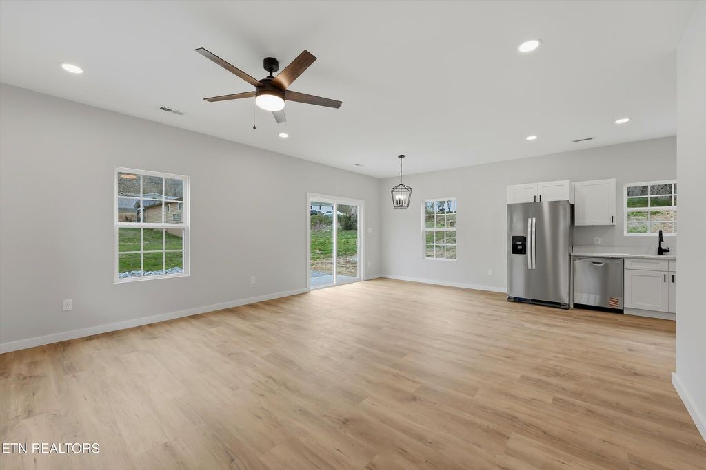 Photo of 106 White Rd, Harriman, TN 37748 (MLS # 1331942)