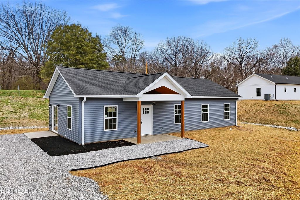 Photo of 106 White Rd, Harriman, TN 37748 (MLS # 1331942)