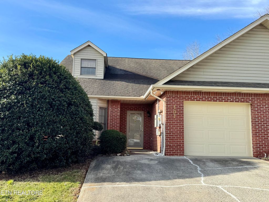 Photo of 101 Pinewood Drive, Lenoir City, TN 37771 (MLS # 1329701)