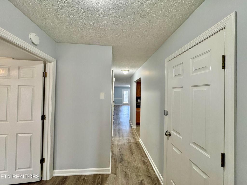 Photo of 101 Pinewood Drive, Lenoir City, TN 37771 (MLS # 1329701)