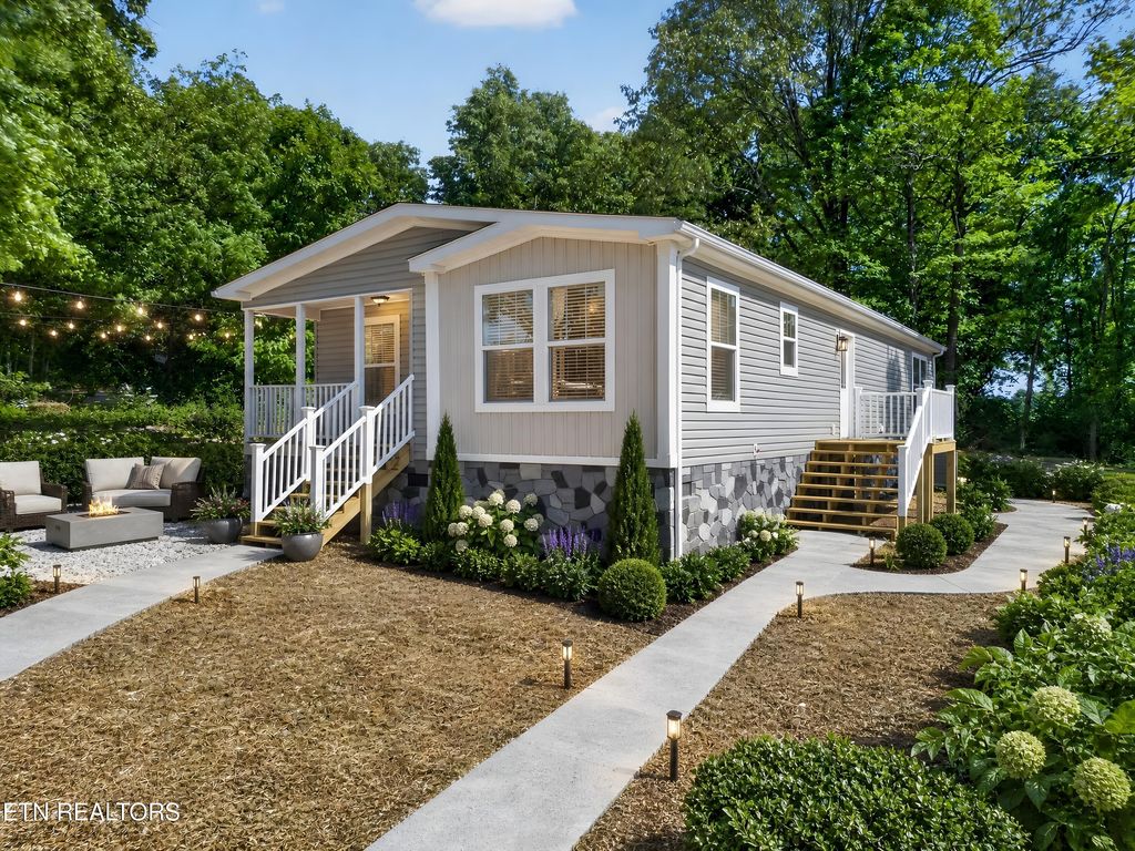 Photo of 308 Branner St, Morristown, TN 37814 (MLS # 1340735)