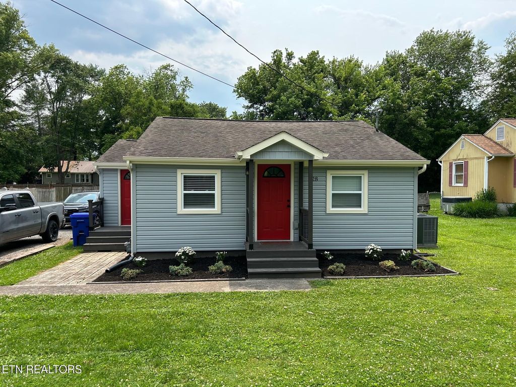 Photo of 328 Unaka St, Clinton, TN 37716 (MLS # 1304243)