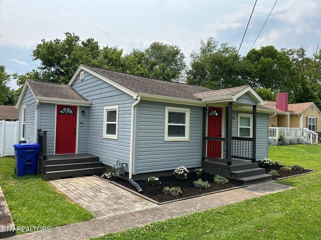 Photo of 328 Unaka St, Clinton, TN 37716 (MLS # 1304243)