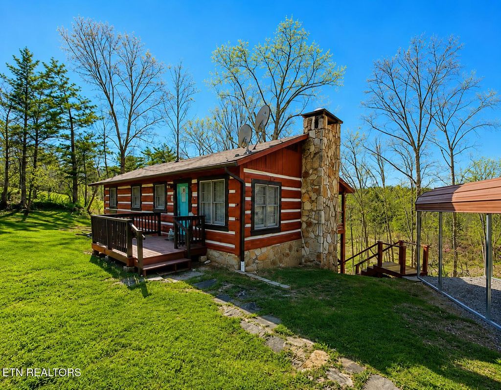 Photo of 1129 Peninsula Rd, Sevierville, TN 37876 (MLS # 1322856)