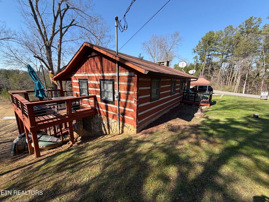 Photo of 1129 Peninsula Rd, Sevierville, TN 37876 (MLS # 1322856)