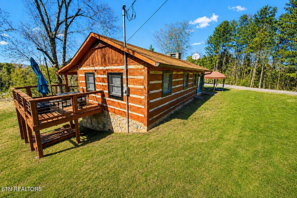 Photo of 1129 Peninsula Rd, Sevierville, TN 37876 (MLS # 1322856)