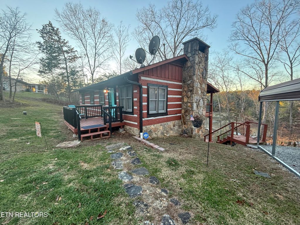 Photo of 1129 Peninsula Rd, Sevierville, TN 37876 (MLS # 1322856)