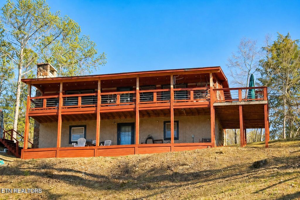 Photo of 1129 Peninsula Rd, Sevierville, TN 37876 (MLS # 1322856)