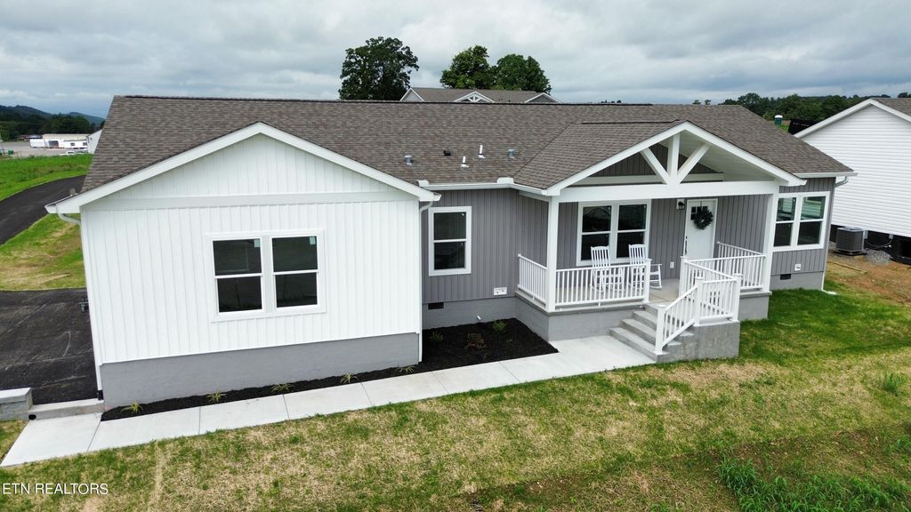 Photo of 121 Turquoise Lane, New Tazewell, TN 37825 (MLS # 1270755)