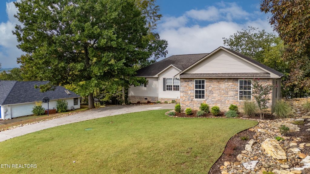 Photo of 124 Hartford Village Way, Kingston, TN 37763 (MLS # 1316556)