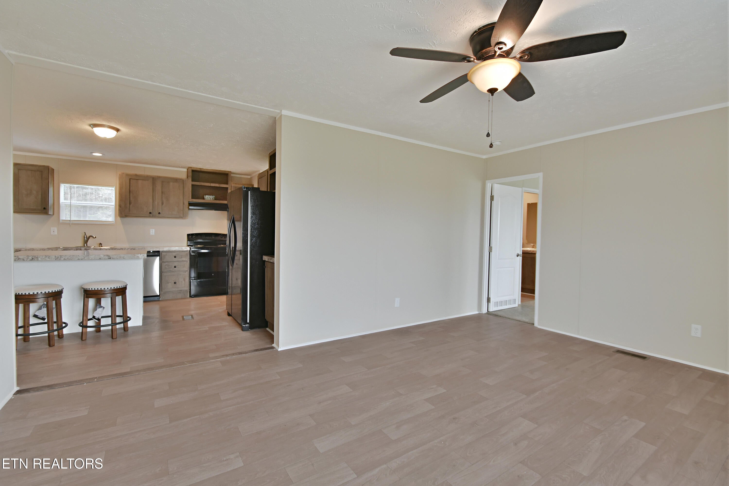 323 Foster Rd