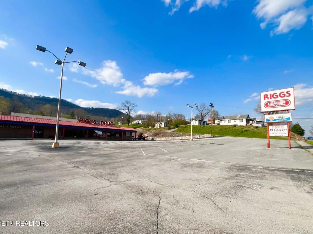 Photo of 502 W Central Ave, LaFollette, TN 37766 (MLS # 1334492)