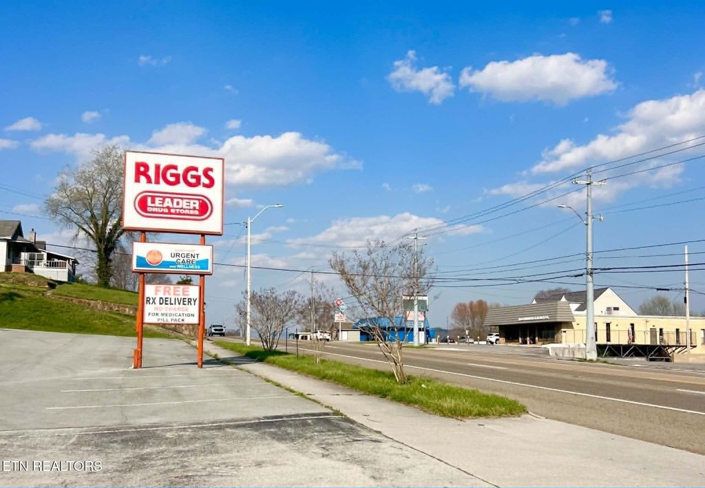 Photo of 502 W Central Ave, LaFollette, TN 37766 (MLS # 1334492)