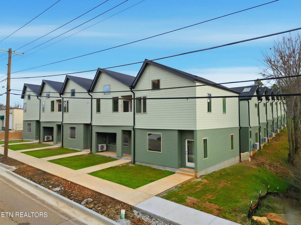 Photo of 2608 Sevier Ave #102, Knoxville, TN 37920 (MLS # 1322370)