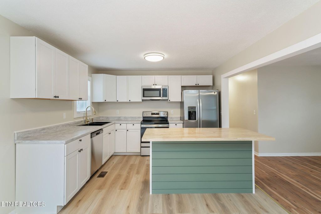 Photo of 379 Cofer Circle, Harriman, TN 37748 (MLS # 1297225)