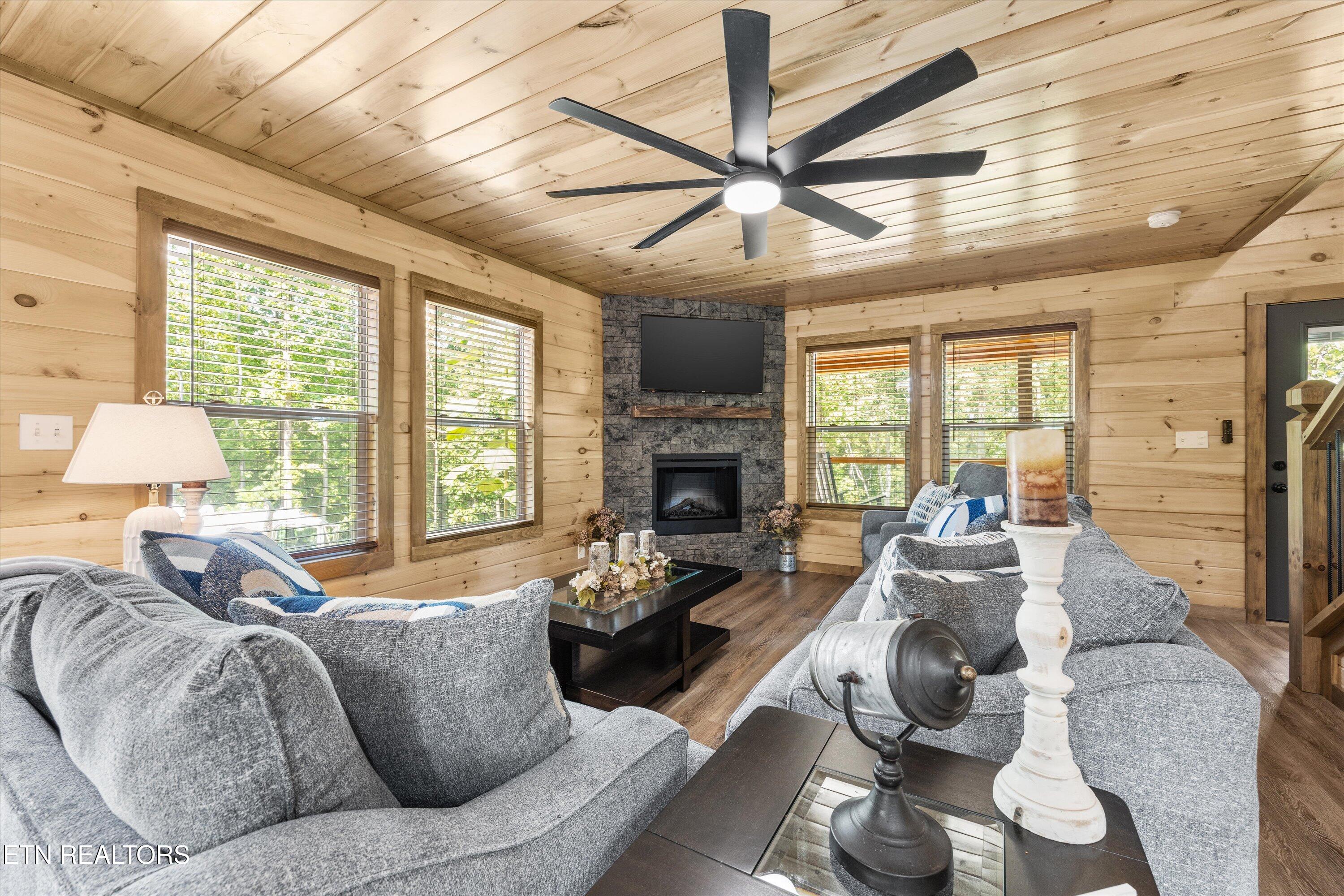 3194 Emerald Springs Loop