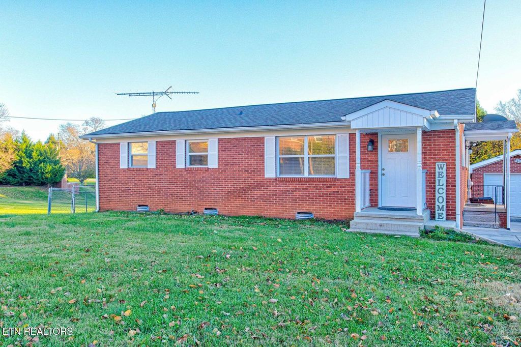 Photo of 707 W King St, Jefferson City, TN 37760 (MLS # 1340593)