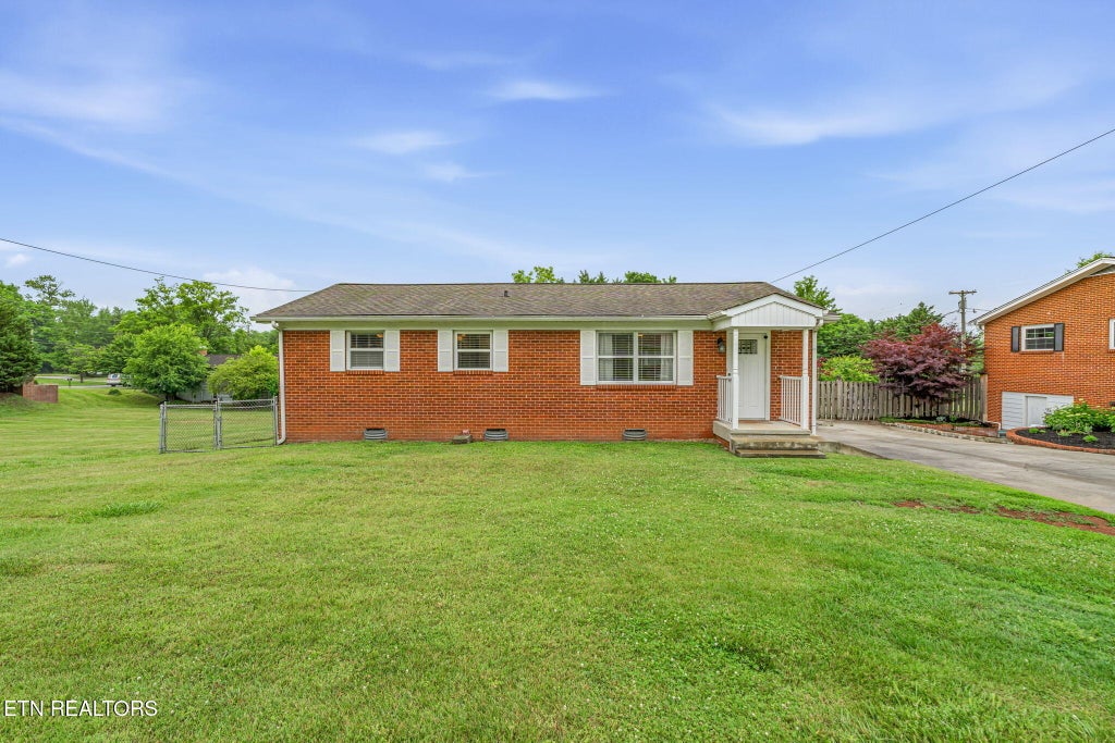 Photo of 707 W King St, Jefferson City, TN 37760 (MLS # 1340593)